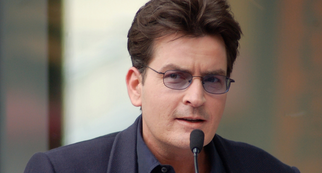 Charlie Sheen kändisar och e-cigarett
